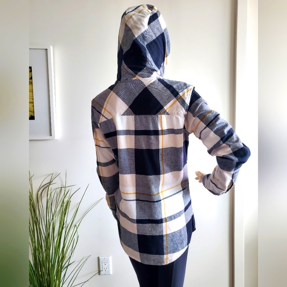 RIP ZONE Plaid Top - Picture 4 of 12